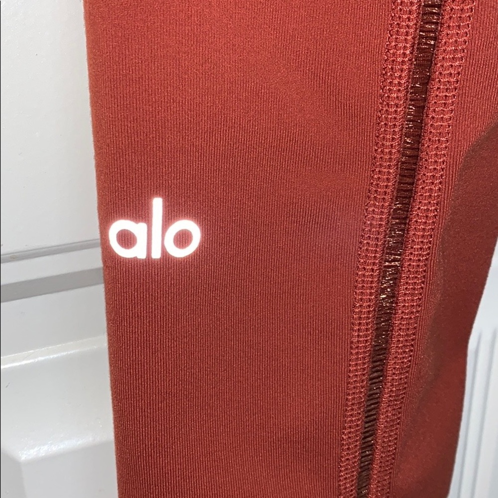 ALO Yoga High Waist Dash Legging - Picture 7 of 8